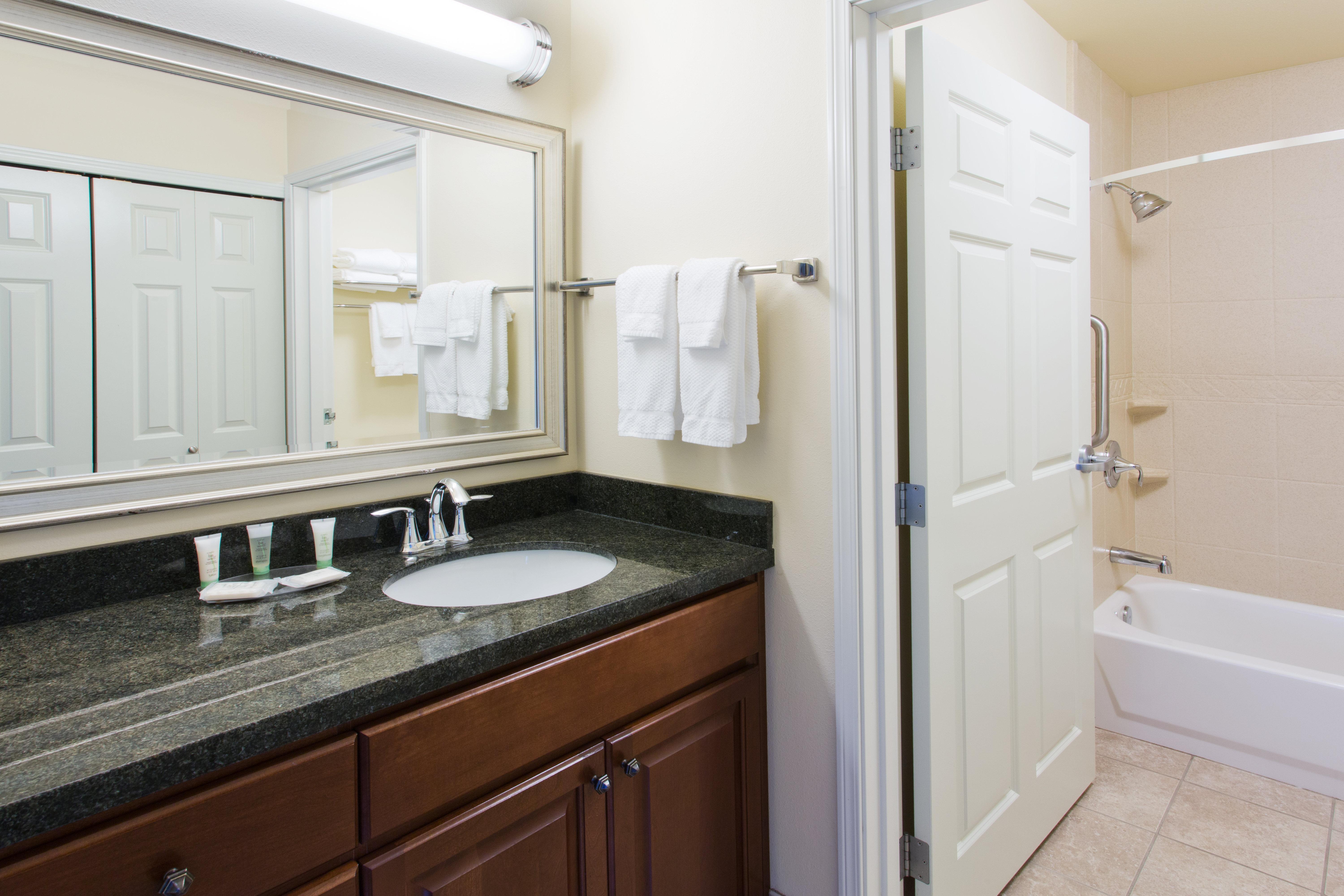 Staybridge Suites Everett - Paine Field By Ihg Мюкълтео Екстериор снимка